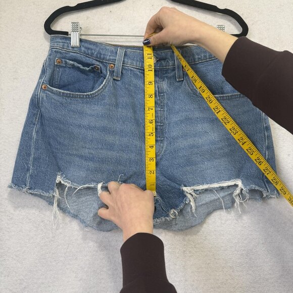 Levis Denim Shorts Womens 31 Blue High Rise Button Fly Cutoff Raw Hem Distressed - Picture 3 of 10